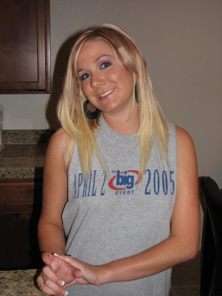 Hot Blonde Ex Gf Flashes Her Rack