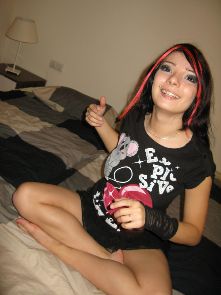 Sexy Girlfriend Dizzy Nude Selfies