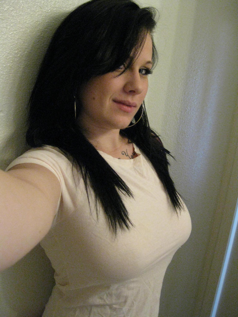 Busty Ex GF Mia Nude Selfie
